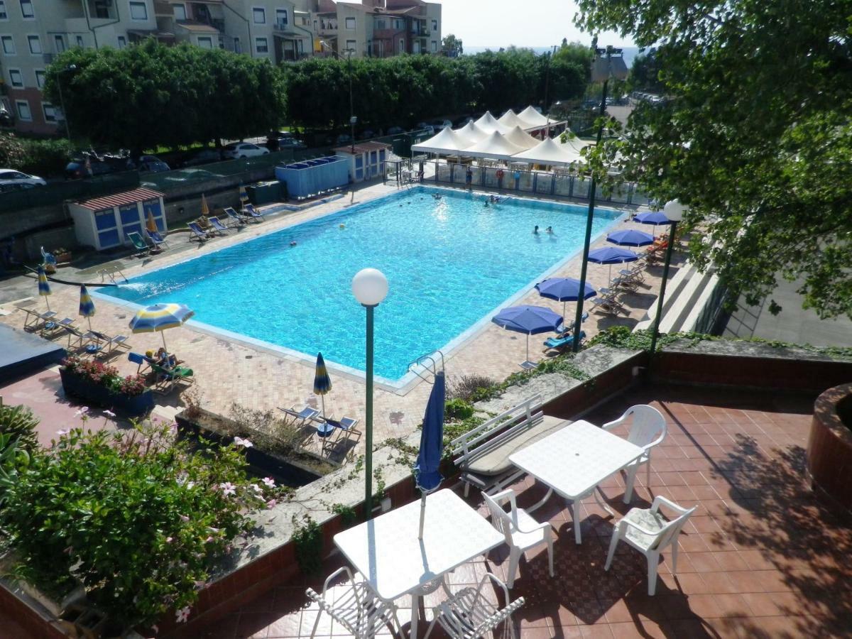 Pietre Nere Aparthotel Giardini Naxos Eksteriør bilde